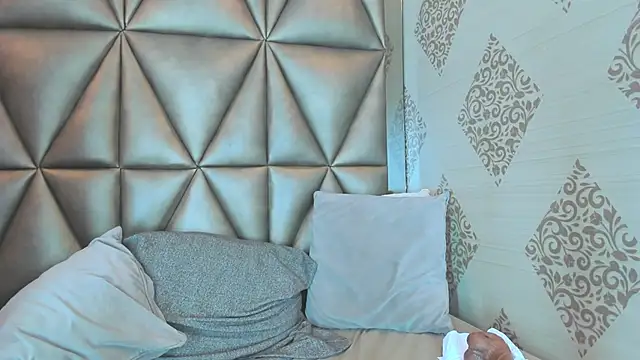 Corina Taylor  online show from December 18, 1:27 pm