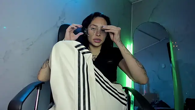 ChloeeTompson  online show from November 12, 3:26 am