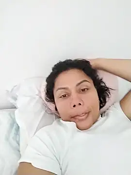 KarenGuzman  online show from November 25, 4:09 pm