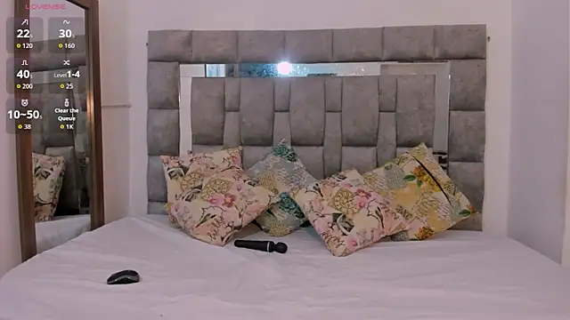 zulyjones online show from October 6, 12:11 pm