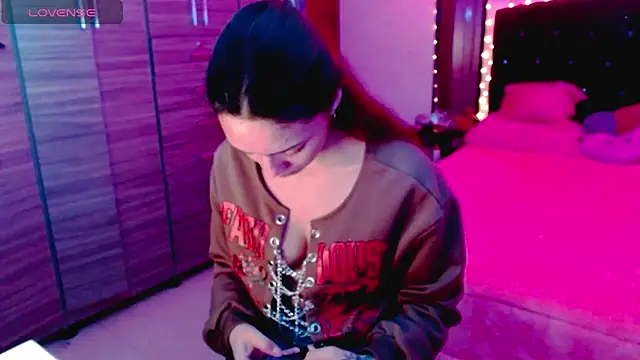 holy juli online show from November 5, 4:18 am