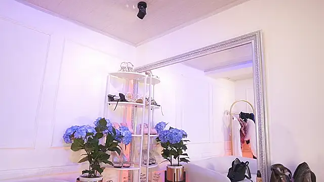 elasummer online show from February 12, 12:40 pm