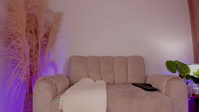 sara gwen online show from November 1, 5:33 am