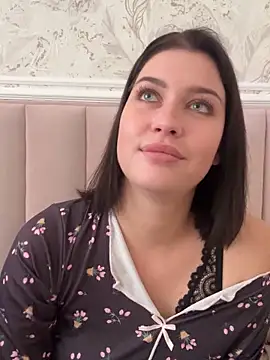 KikiWatson online show from December 18, 8:08 am