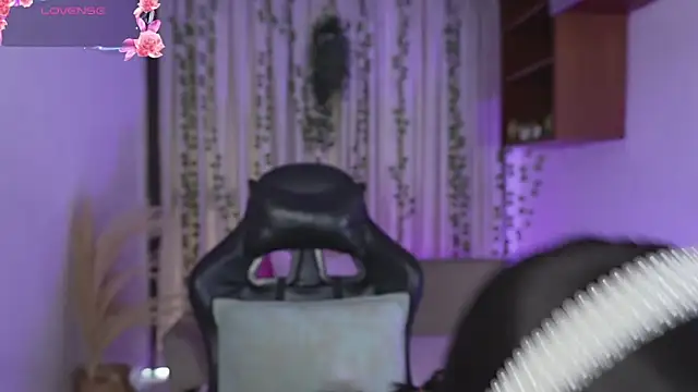 HannaRhodes online show from November 30, 2:32 pm