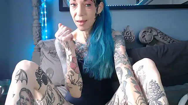 Snapshot of RavenryderUK chatting on October 22, 9:14 am RavenryderUK online show from October 22, 9:14 am