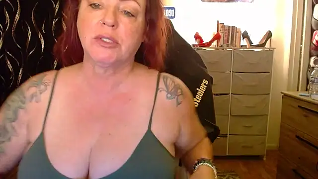 Snapshot of Nikkimastersgirl1091 chatting on October 21, 7:18 pm Nikkimastersgirl1091 online show from October 21, 7:18 pm