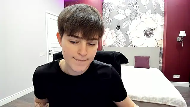 EmiliaYours online show from March 2, 3:08 pm