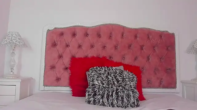 Snapshot of amberlitle chatting on October 4, 12:44 pm amberlitle online show from October 4, 12:44 pm