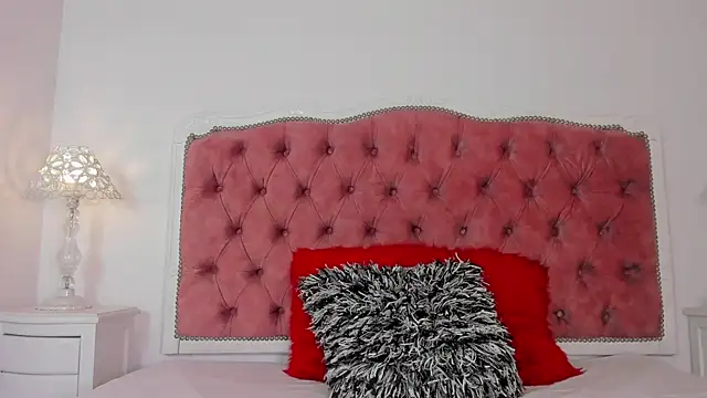 Snapshot of amberlitle chatting on October 13, 1:47 pm amberlitle online show from October 13, 1:47 pm