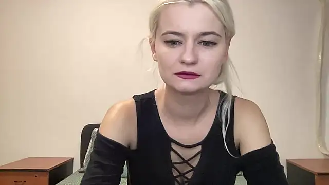 Snapshot of Onika_Love chatting on October 22, 10:37 pm Onika Love online show from October 22, 10:37 pm