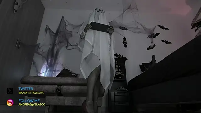 AndreaVelasco online show from October 15, 5:04 pm