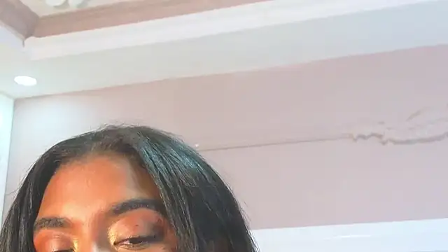 KloheCurvy online show from December 16, 1:50 pm