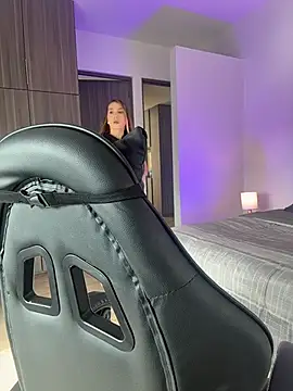 SophieRaily  online show from December 18, 4:34 pm