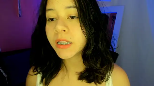 agnes 213 online show from October 3, 4:23 pm