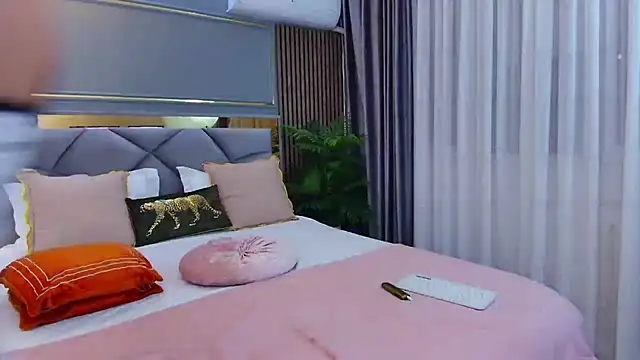 AvaCristal online show from February 13, 7:59 pm