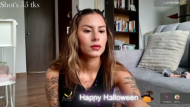 Snapshot of Emmy_petit chatting on October 29, 3:58 pm Emmy petit online show from October 29, 3:58 pm