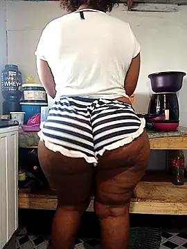 curvyloneah75 online show from September 16, 5:48 am