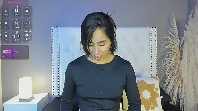 Julia Martinez  online show from January 19, 11:28 am