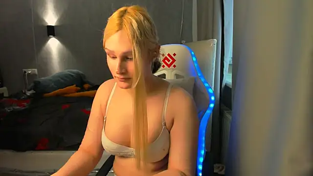 Kleo Godde online show from October 18, 4:48 am