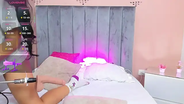 Giselle Roldan online show from November 23, 4:59 am