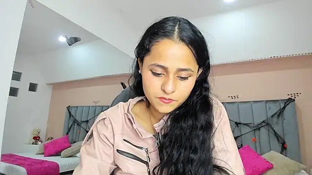 Giselle Roldan online show from October 15, 4:04 am