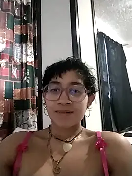 Lili Gomez  online show from December 14, 8:03 pm