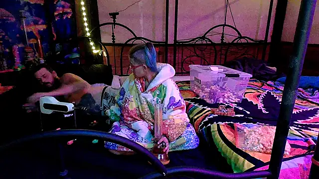 Stonermama666420 online show from October 9, 3:32 am