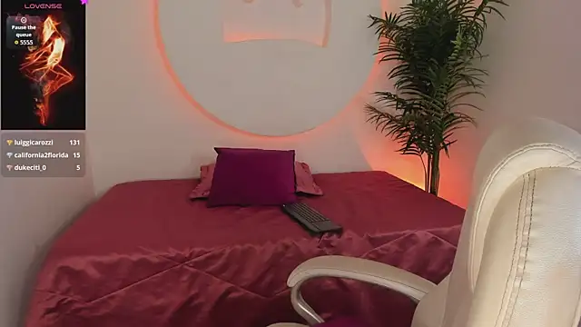 Ariana Pierce online show from December 13, 7:53 pm