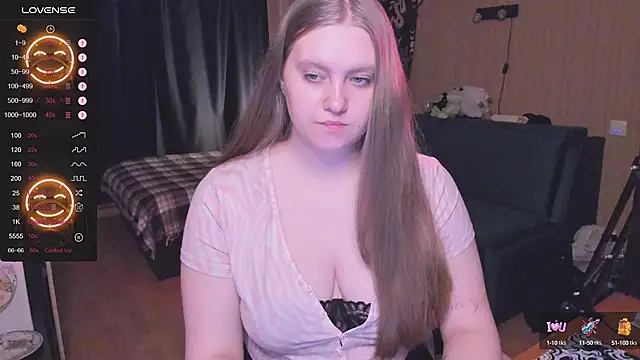 Snapshot of Alice_Dreamgirl_ chatting on October 1, 9:47 am Alice Dreamgirl  online show from October 1, 9:47 am