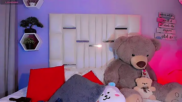 Aileen 18 online show from November 2, 7:23 am