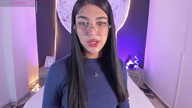 RoseCassie online show from November 30, 1:48 pm