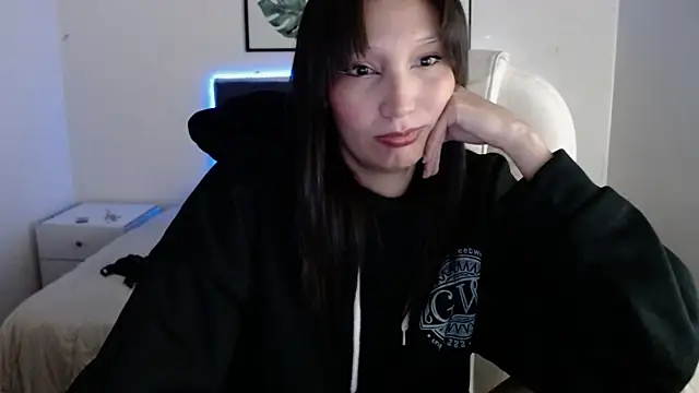 mia collens online show from December 18, 12:59 am