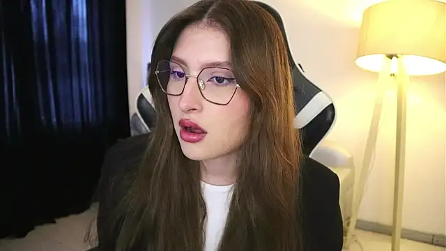 Daisha Riley online show from November 12, 2:37 pm