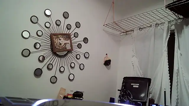 SilverandFox online show from November 22, 9:56 am