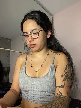 Rosita forever  online show from February 28, 9:25 pm