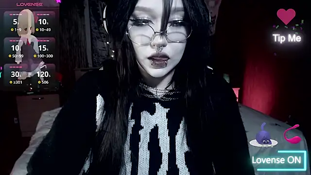 Snapshot of chloe_crystall_killer chatting on October 27, 12:28 am chloe crystall killer online show from October 27, 12:28 am