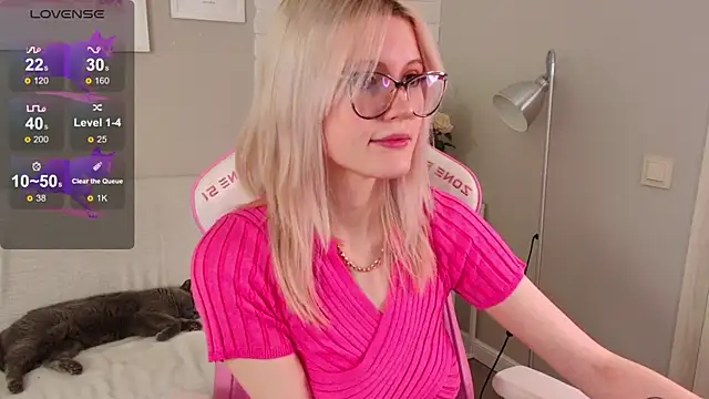 NellieLoyns online show from November 8, 5:40 pm