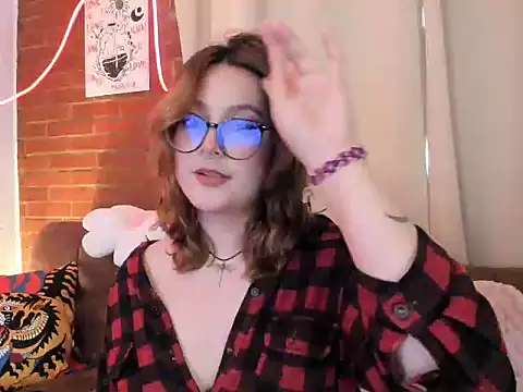 Hazelbrownn2000 online show from October 23, 9:10 pm