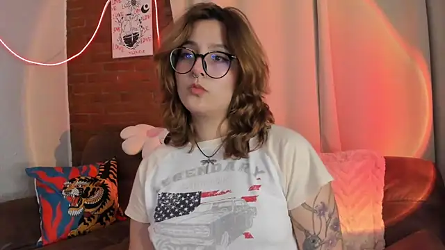 Hazelbrownn2000 online show from October 21, 11:42 pm