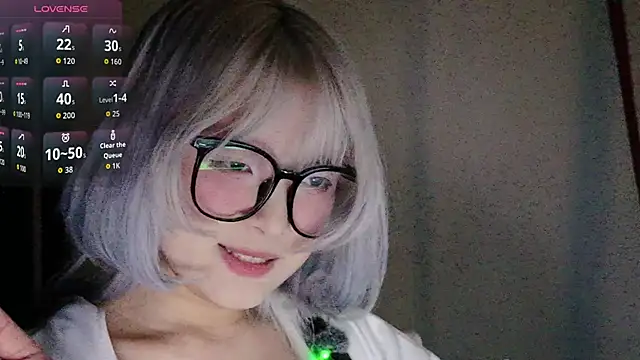 Snapshot of Yu_UwU_ chatting on October 30, 1:23 pm Yu UwU  online show from October 30, 1:23 pm