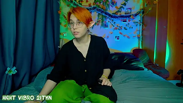 TrickyKitsune online show from December 4, 1:24 pm