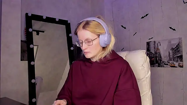 ElizabethHarpper online show from November 17, 1:06 am