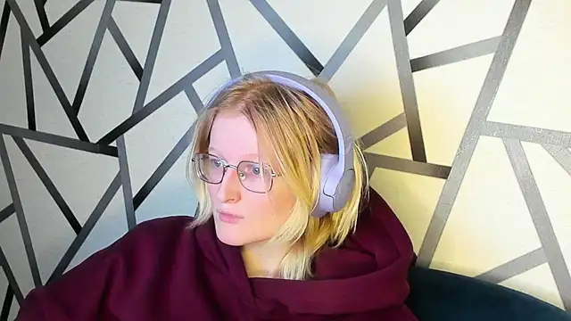 ElizabethHarpper online show from November 26, 1:17 am