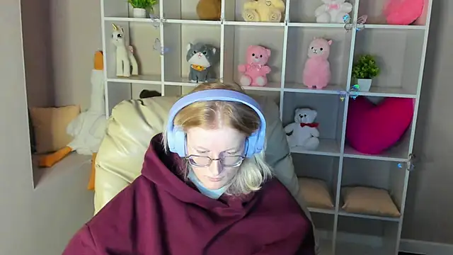 ElizabethHarpper online show from December 16, 1:00 am