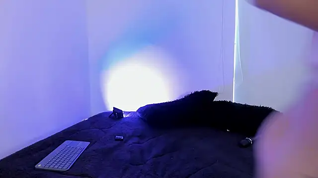 Laurensmith9 online show from December 1, 1:25 pm