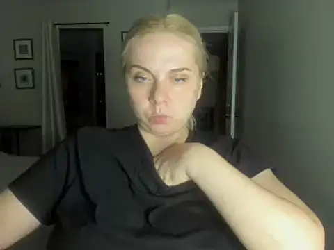 HappyIva online show from November 17, 8:04 am