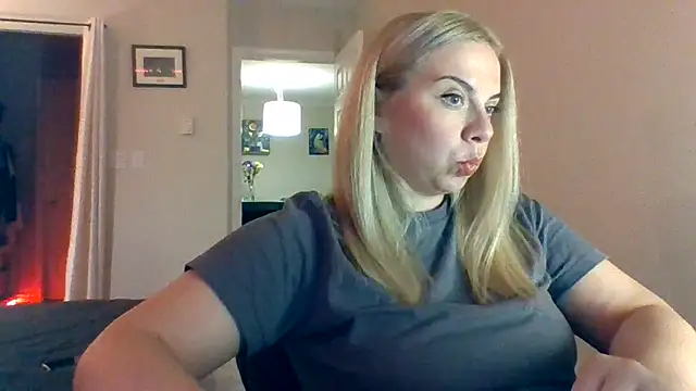 HappyIva online show from November 2, 4:05 am