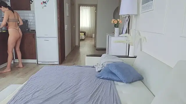 KristineEsme online show from February 7, 5:11 am