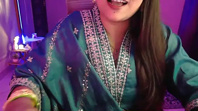 Snapshot of Mitikaa chatting on October 23, 2:34 pm Mitikaa online show from October 23, 2:34 pm